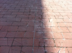 Initial situation, cotto tiles broken in several placesSituazione iniziale, pavimento in cotto rotto in diversi punti