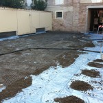 Creation of the new cement based screedRealizzazione del nuovo massetto cementizio