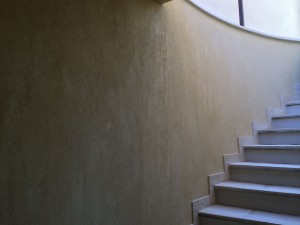 Laying of  Coprox in staircase wallRasatura con Coprox della parete scala