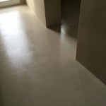 Laying of last floor protection Posa dell'ultima protezione per pavimento