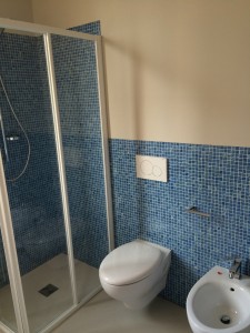 Shower and wc/bidet zone at the end of restylingZona doccia e sanitari terminata